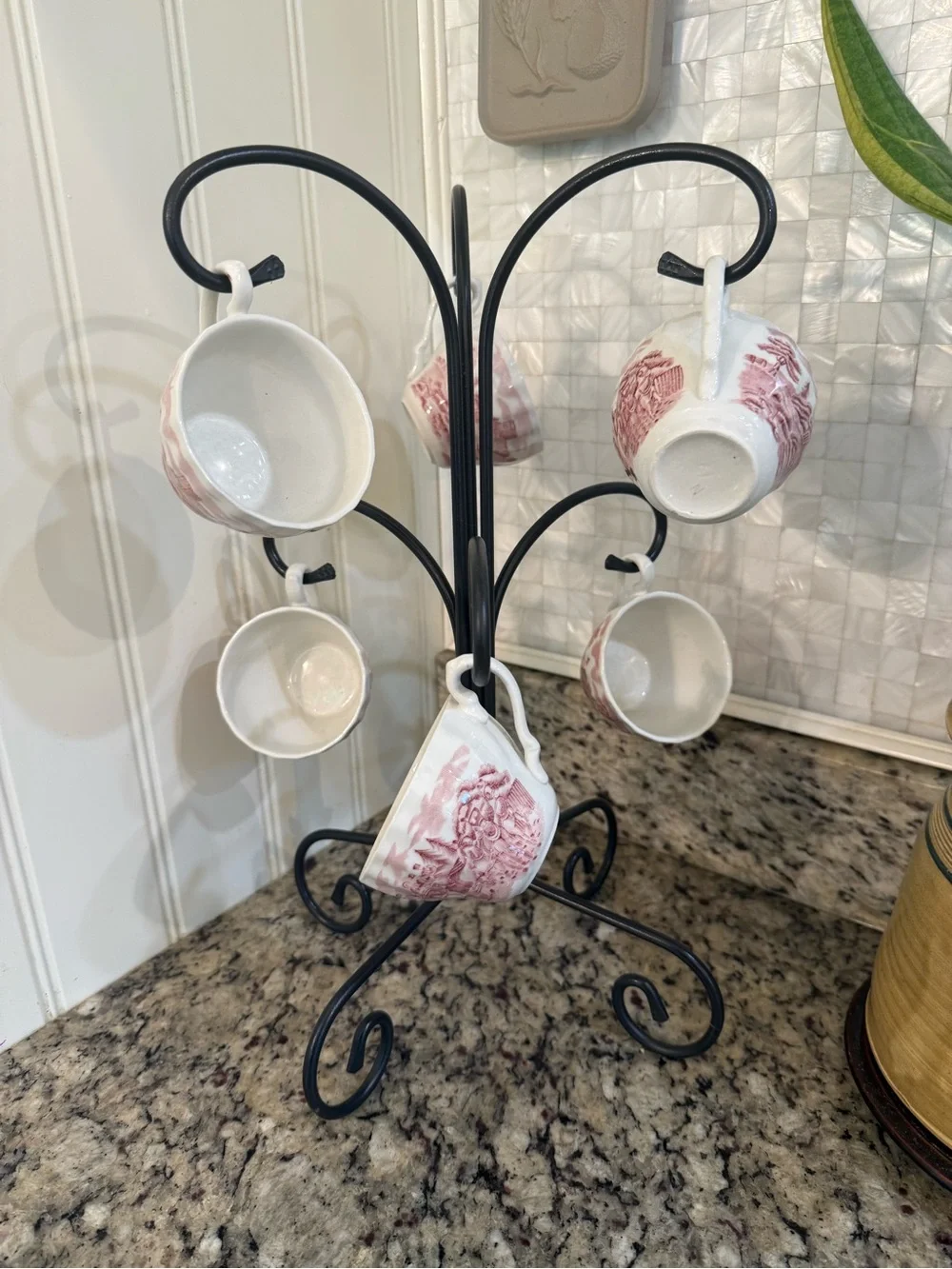 Vintage Metal Mug Tree with Leaf Motif 16” Holds 6 Cups or Mugs
